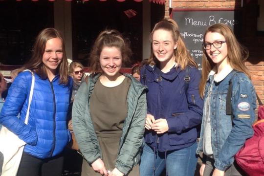Emkea Krekels in final round of Junior Speaking Contest